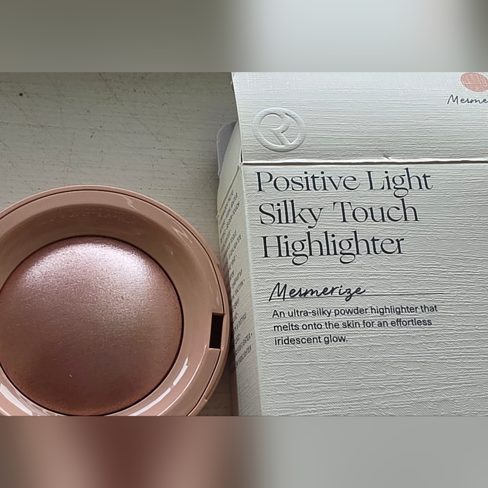 Rare Beauty Positive Light Silky Touch Highlighter Mesmerize